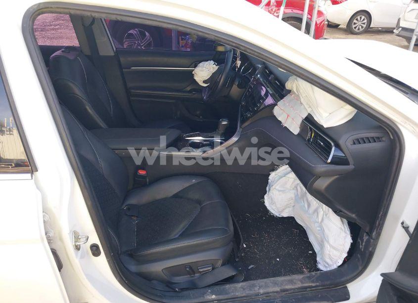 Photo 5 of 2020 Toyota Camry XSE (VIN 4T1K61AK5LU381981)