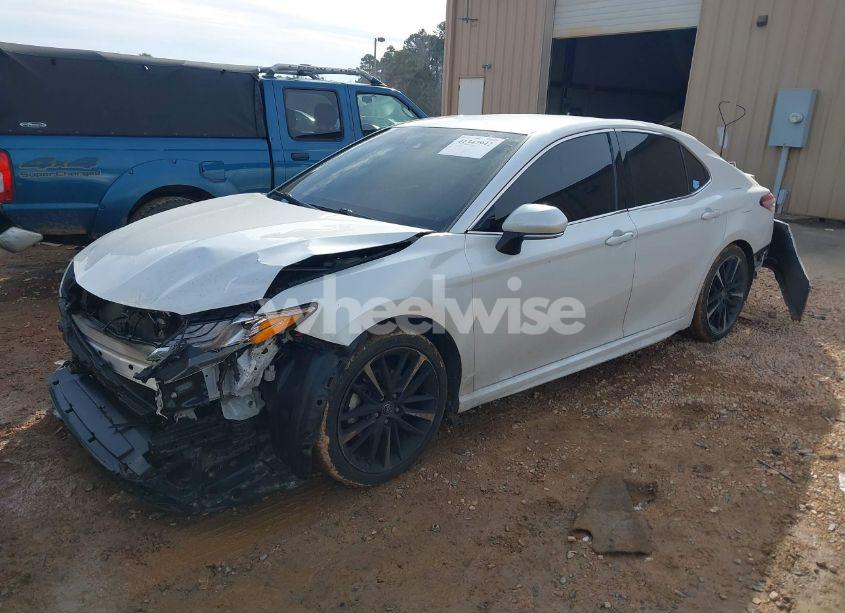 Photo 2 of 2020 Toyota Camry XSE (VIN 4T1K61AK5LU928361)