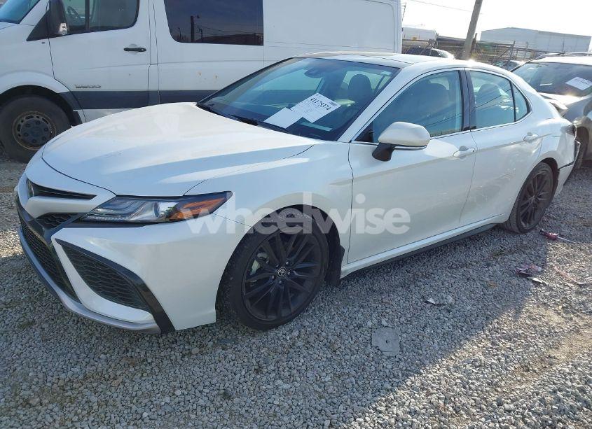 Photo 2 of 2022 Toyota Camry XSE (VIN 4T1K61AK5NU070912)