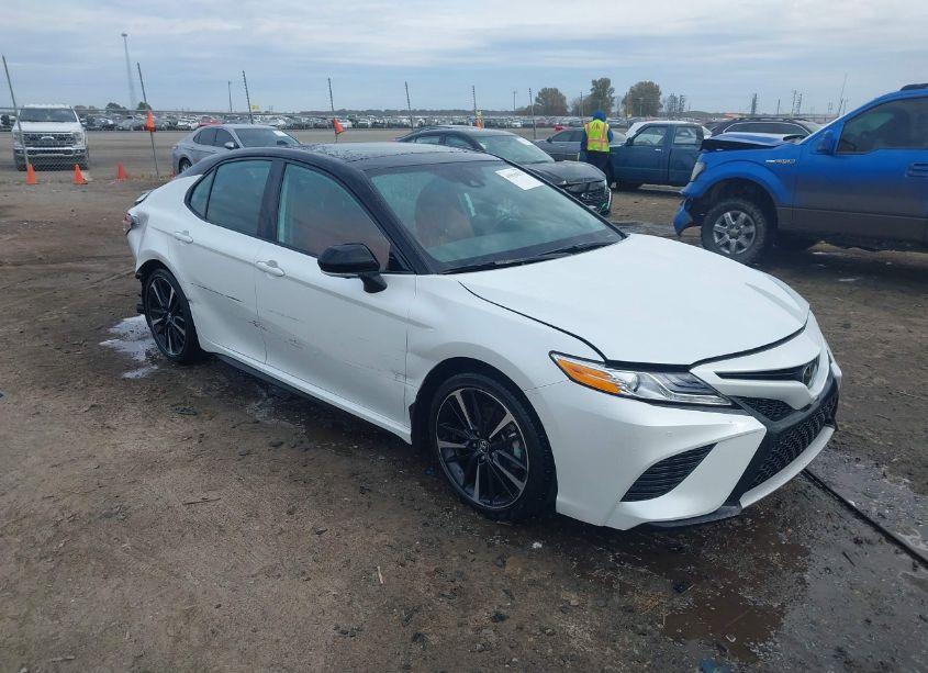 2020 Toyota Camry XSE (VIN 4T1K61AK6LU307100) main photo