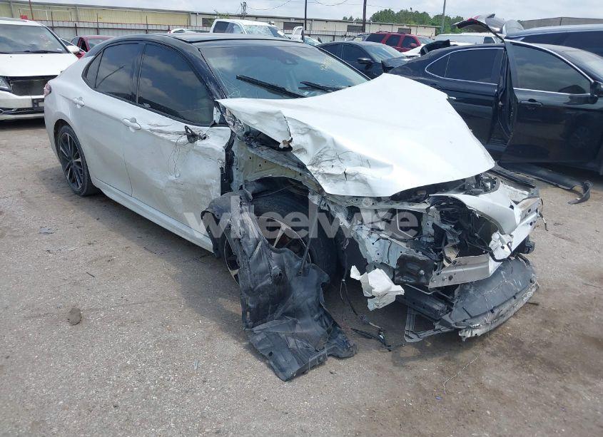 2020 Toyota Camry XSE (VIN 4T1K61AK6LU333969) main photo