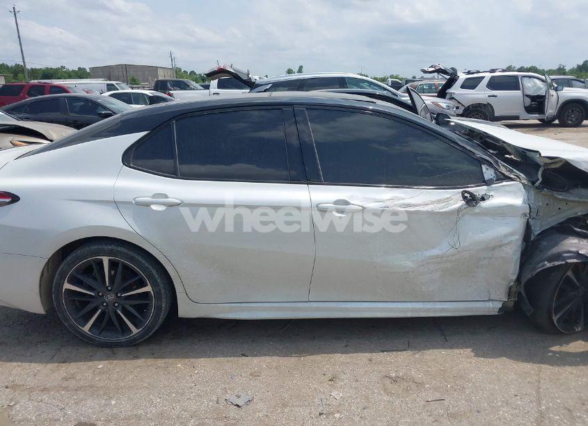 Photo 14 of 2020 Toyota Camry XSE (VIN 4T1K61AK6LU333969)