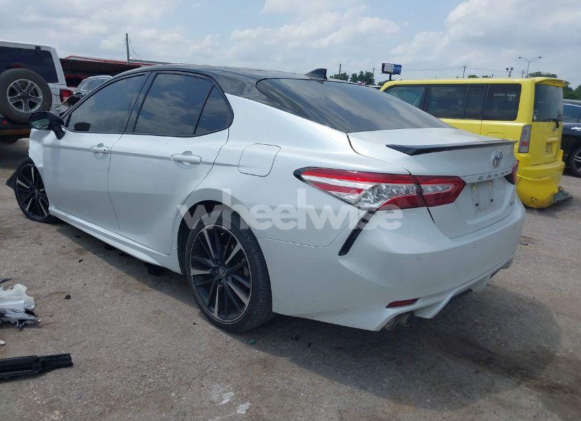 Photo 3 of 2020 Toyota Camry XSE (VIN 4T1K61AK6LU333969)