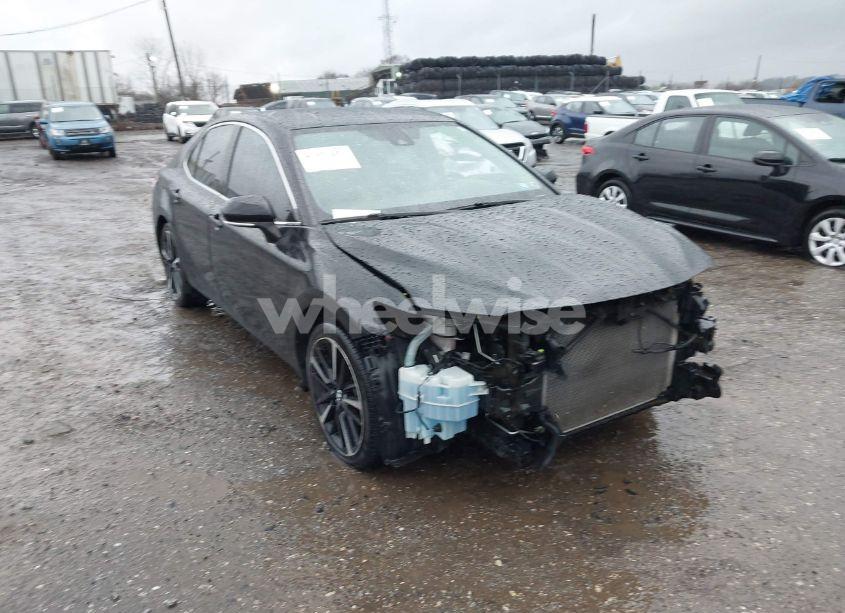 2020 Toyota Camry XSE (VIN 4T1K61AK6LU918695) main photo