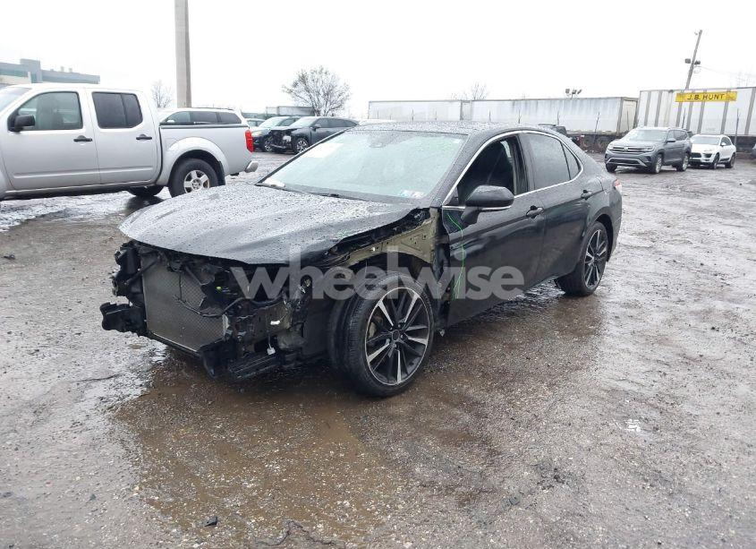 Photo 2 of 2020 Toyota Camry XSE (VIN 4T1K61AK6LU918695)