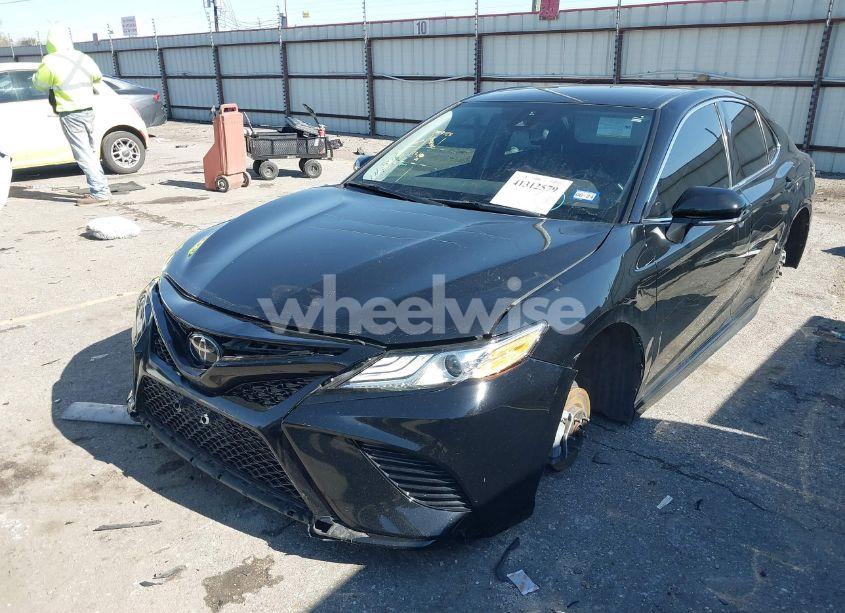 Photo 2 of 2020 Toyota Camry XSE (VIN 4T1K61AK6LU958890)