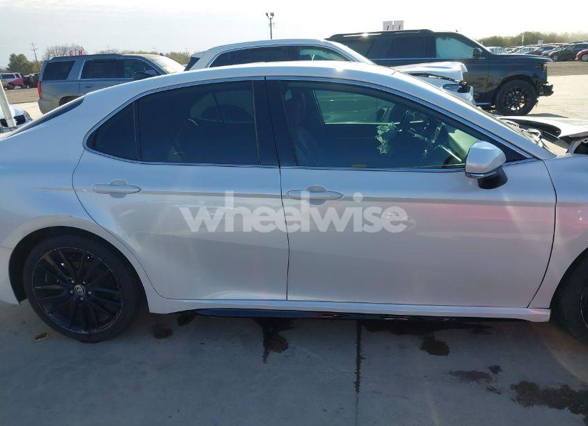 Photo 13 of 2021 Toyota Camry XSE (VIN 4T1K61AK6MU406159)