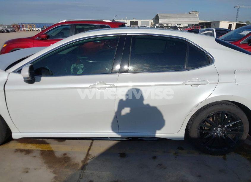 Photo 14 of 2021 Toyota Camry XSE (VIN 4T1K61AK6MU406159)