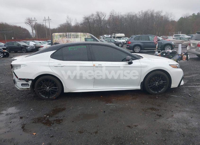 Photo 13 of 2021 Toyota Camry XSE (VIN 4T1K61AK6MU423513)