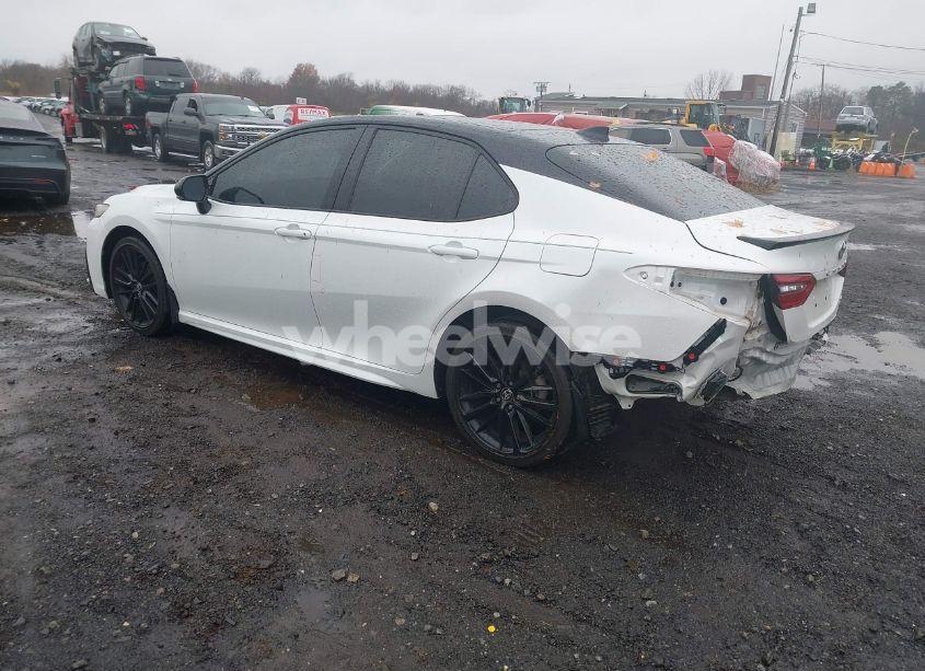 Photo 3 of 2021 Toyota Camry XSE (VIN 4T1K61AK6MU423513)