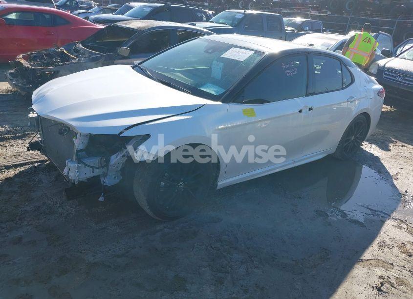 Photo 2 of 2022 Toyota Camry XSE (VIN 4T1K61AK6NU011836)