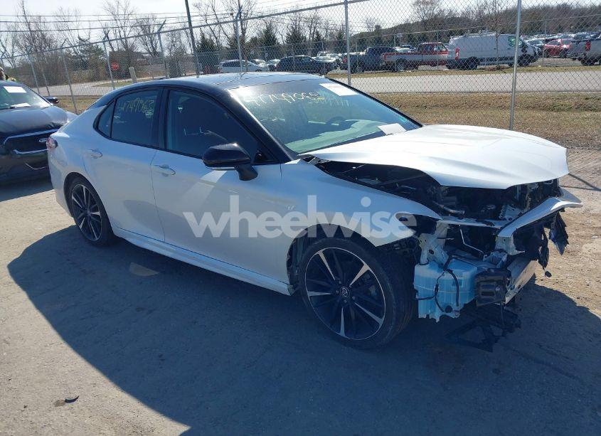 2020 Toyota Camry XSE (VIN 4T1K61AK7LU315139) main photo