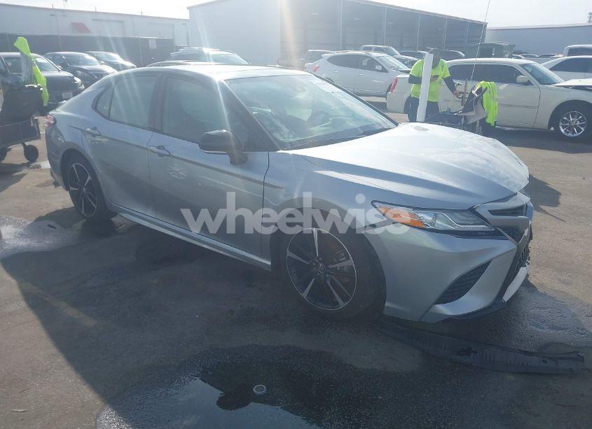 2020 Toyota Camry XSE (VIN 4T1K61AK7LU317733) main photo