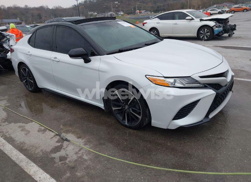 2020 Toyota Camry XSE (VIN 4T1K61AK7LU319739) main photo