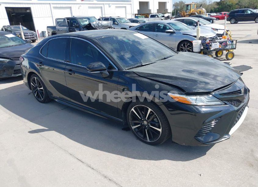2020 Toyota Camry XSE (VIN 4T1K61AK7LU506589) main photo