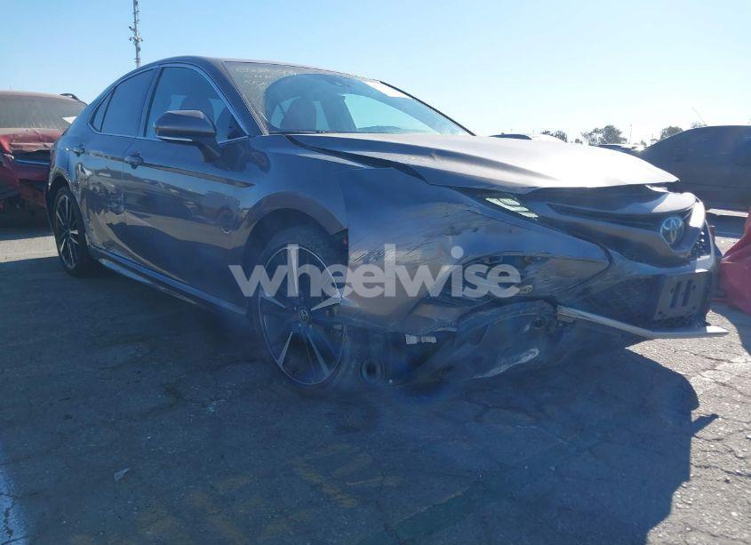 2020 Toyota Camry XSE (VIN 4T1K61AK7LU939751) main photo