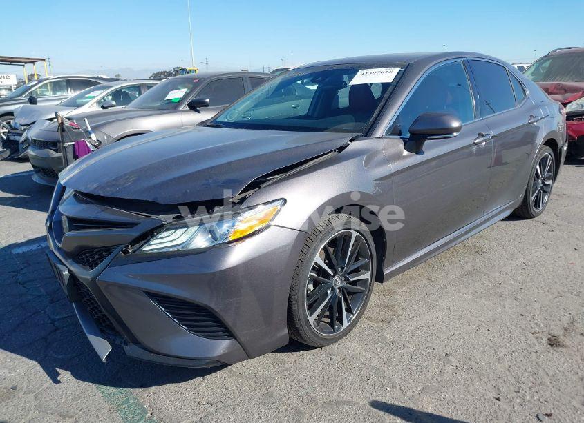 Photo 2 of 2020 Toyota Camry XSE (VIN 4T1K61AK7LU939751)