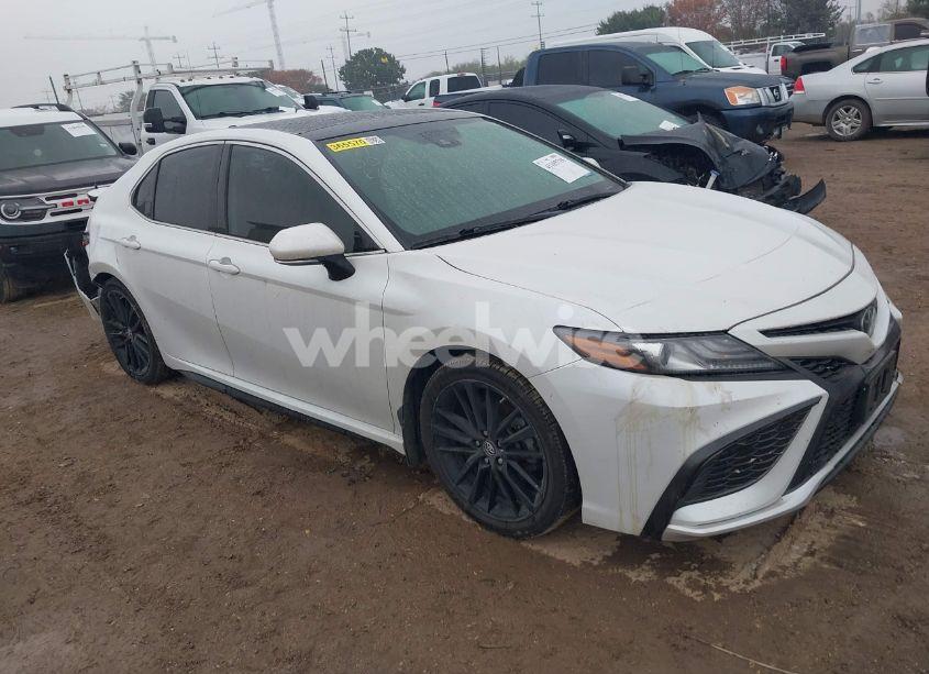 2021 Toyota Camry XSE (VIN 4T1K61AK7MU521207) main photo