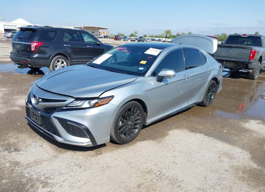 Photo 2 of 2022 Toyota Camry XSE (VIN 4T1K61AK7NU070202)