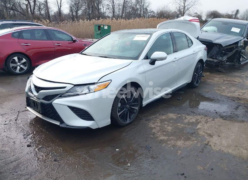 Photo 2 of 2020 Toyota Camry XSE (VIN 4T1K61AK8LU335352)