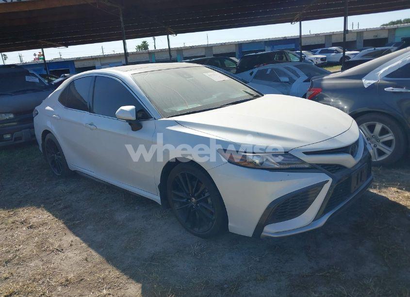 2021 Toyota Camry XSE (VIN 4T1K61AK8MU484541) main photo