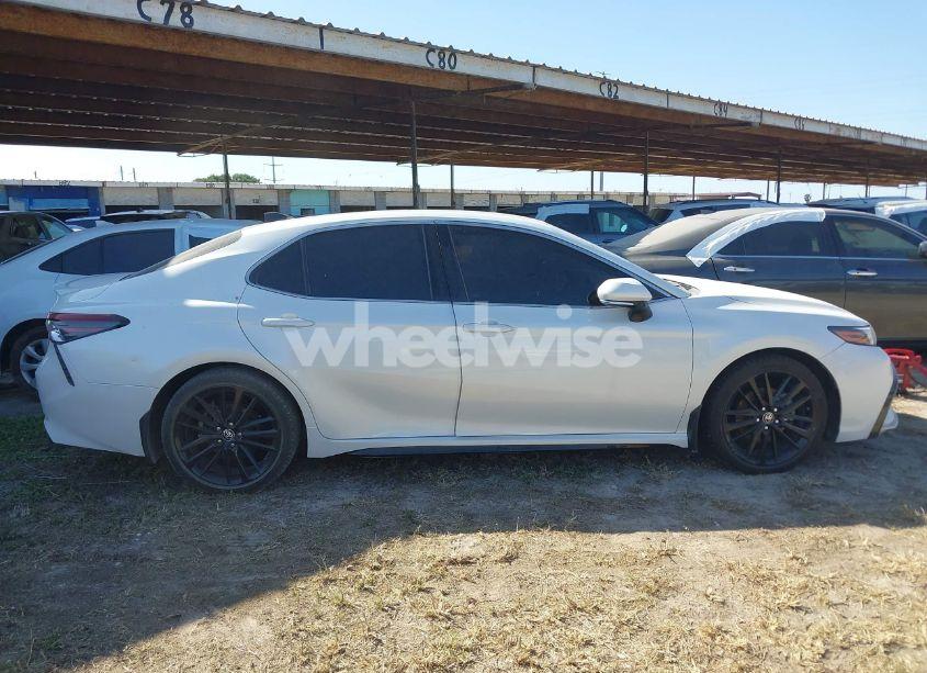 Photo 13 of 2021 Toyota Camry XSE (VIN 4T1K61AK8MU484541)