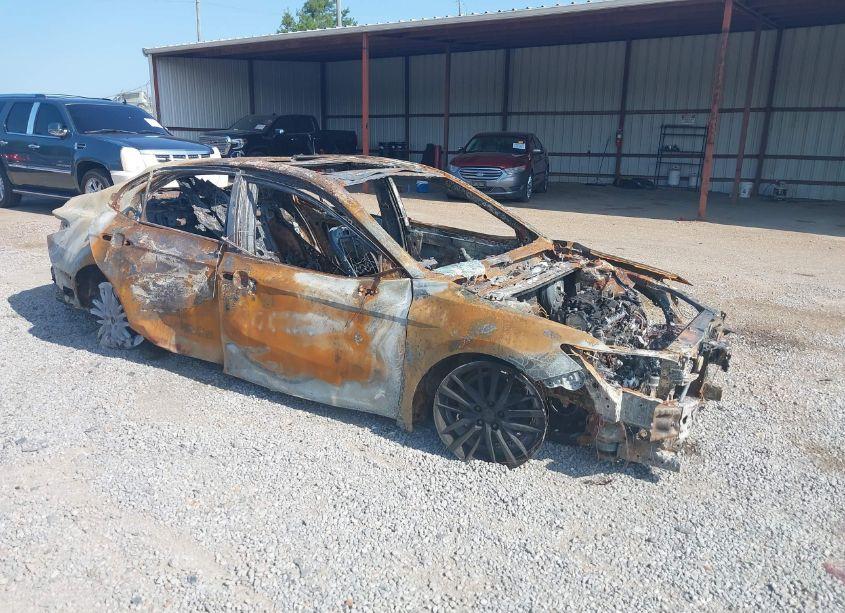 2022 Toyota Camry XSE (VIN 4T1K61AK8NU070256) main photo