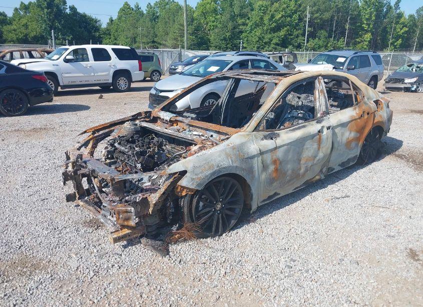 Photo 2 of 2022 Toyota Camry XSE (VIN 4T1K61AK8NU070256)