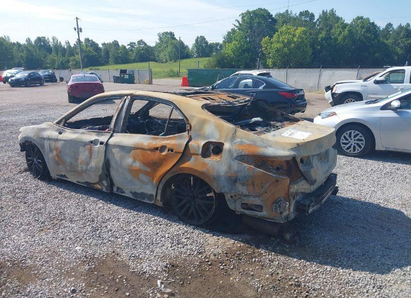 Photo 3 of 2022 Toyota Camry XSE (VIN 4T1K61AK8NU070256)