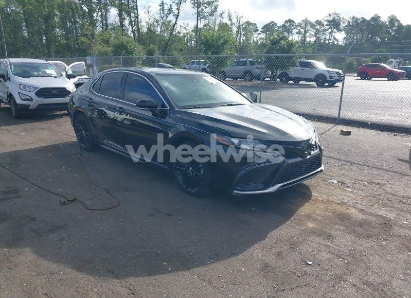 2022 Toyota Camry XSE (VIN 4T1K61AK8NU074260) main photo