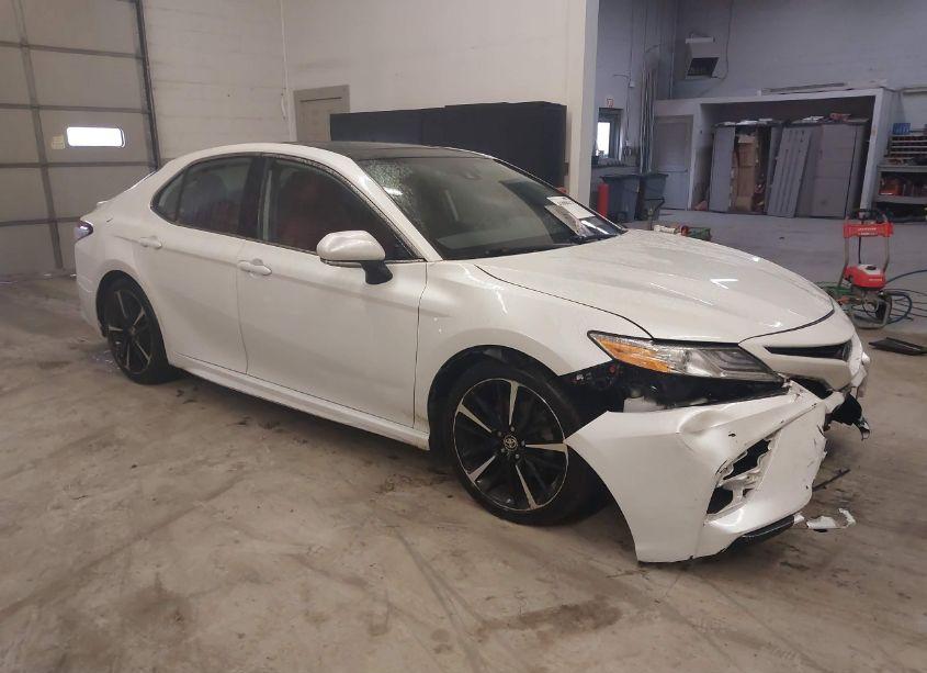 2020 Toyota Camry XSE (VIN 4T1K61AK9LU393146) main photo