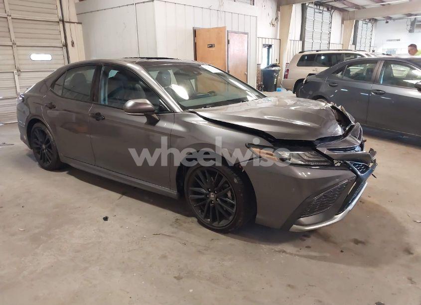 2021 Toyota Camry XSE (VIN 4T1K61AK9MU425871) main photo