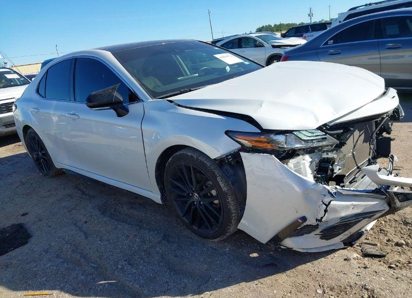 2021 Toyota Camry XSE (VIN 4T1K61AK9MU610390) main photo