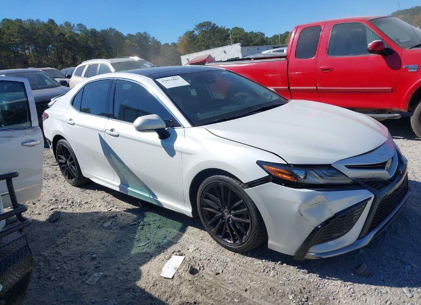 2022 Toyota Camry XSE (VIN 4T1K61AK9NU001236) main photo