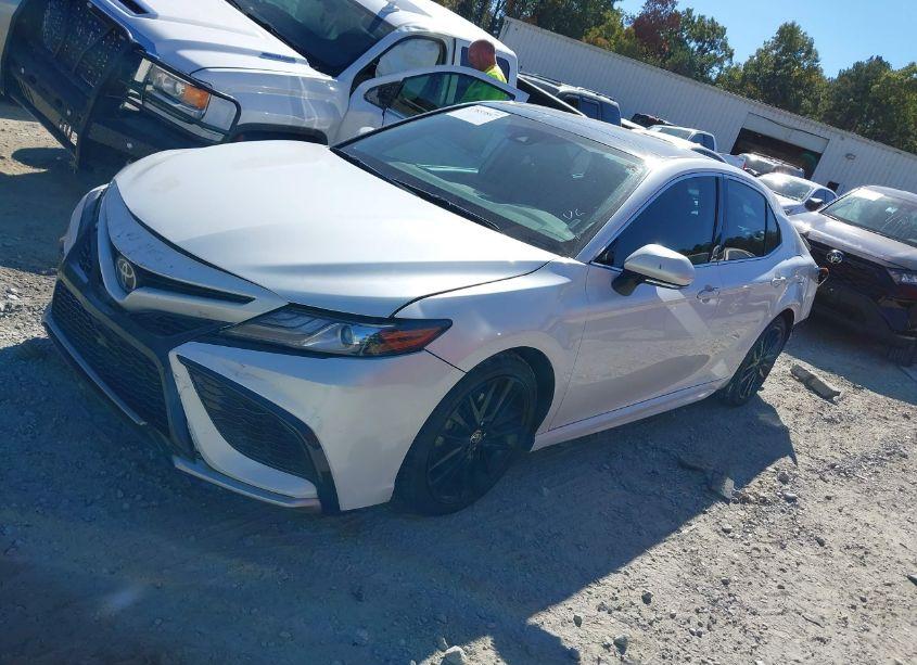 Photo 2 of 2022 Toyota Camry XSE (VIN 4T1K61AK9NU001236)
