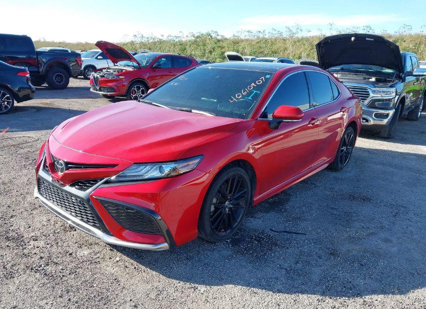 Photo 2 of 2022 Toyota Camry XSE (VIN 4T1K61AK9NU002967)