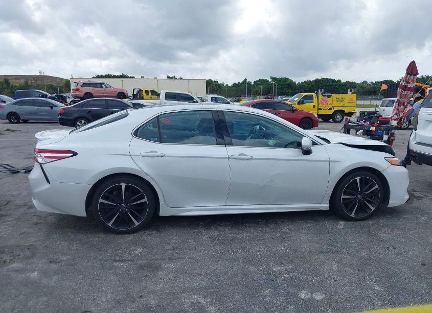 Photo 13 of 2020 Toyota Camry XSE (VIN 4T1K61AKXLU355411)