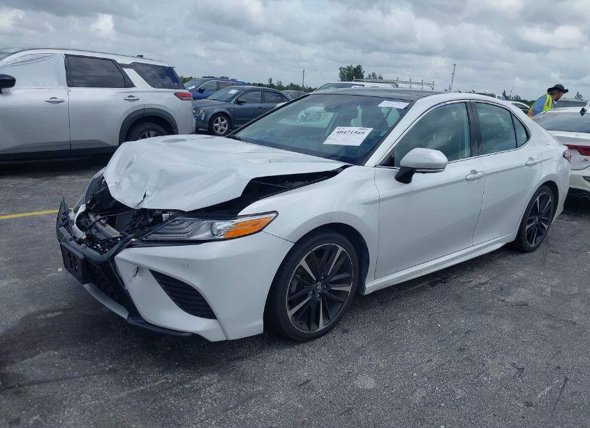 Photo 2 of 2020 Toyota Camry XSE (VIN 4T1K61AKXLU355411)