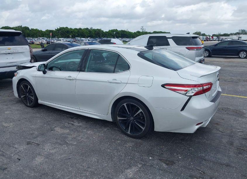 Photo 3 of 2020 Toyota Camry XSE (VIN 4T1K61AKXLU355411)