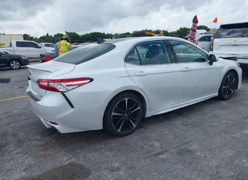 Photo 4 of 2020 Toyota Camry XSE (VIN 4T1K61AKXLU355411)