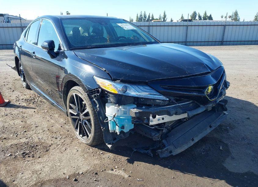 2020 Toyota Camry XSE (VIN 4T1K61AKXLU508577) main photo