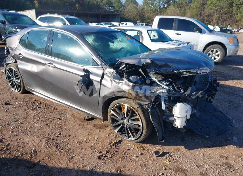 2020 Toyota Camry XSE (VIN 4T1K61AKXLU950548) main photo