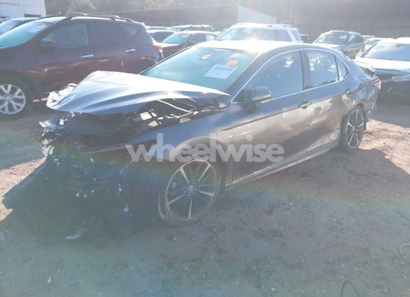 Photo 2 of 2020 Toyota Camry XSE (VIN 4T1K61AKXLU950548)