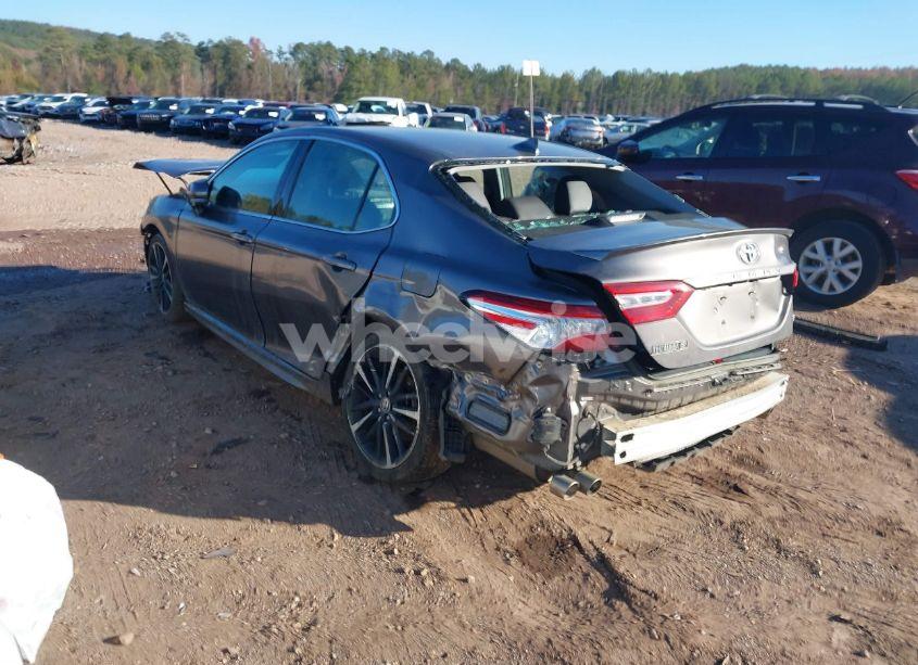 Photo 3 of 2020 Toyota Camry XSE (VIN 4T1K61AKXLU950548)