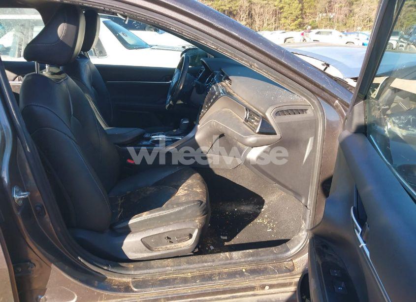 Photo 5 of 2020 Toyota Camry XSE (VIN 4T1K61AKXLU950548)