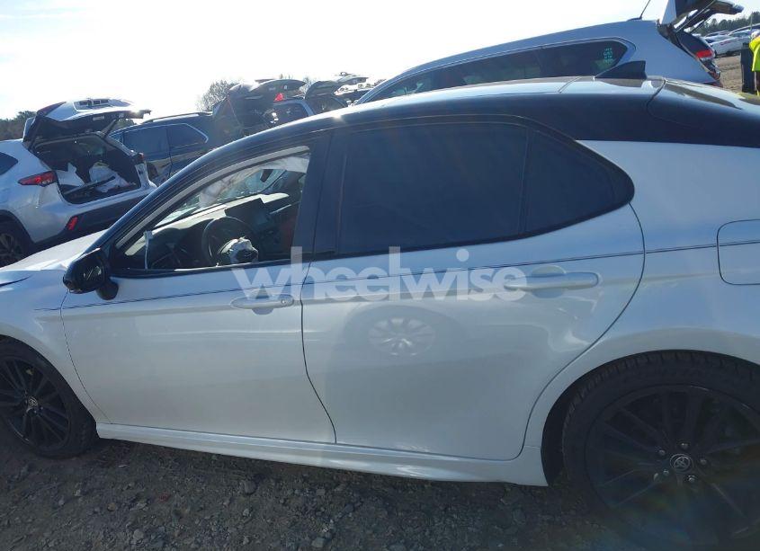 Photo 13 of 2021 Toyota Camry XSE (VIN 4T1K61AKXMU412532)