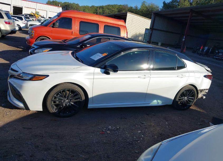 Photo 13 of 2022 Toyota Camry XSE (VIN 4T1K61AKXNU015145)