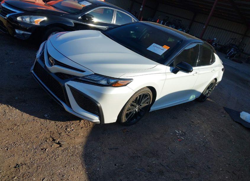 Photo 2 of 2022 Toyota Camry XSE (VIN 4T1K61AKXNU015145)