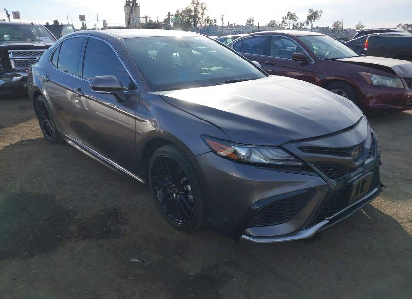 2022 Toyota Camry XSE (VIN 4T1K61AKXNU017882) main photo