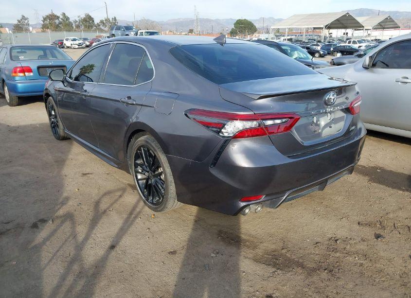 Photo 3 of 2022 Toyota Camry XSE (VIN 4T1K61AKXNU017882)